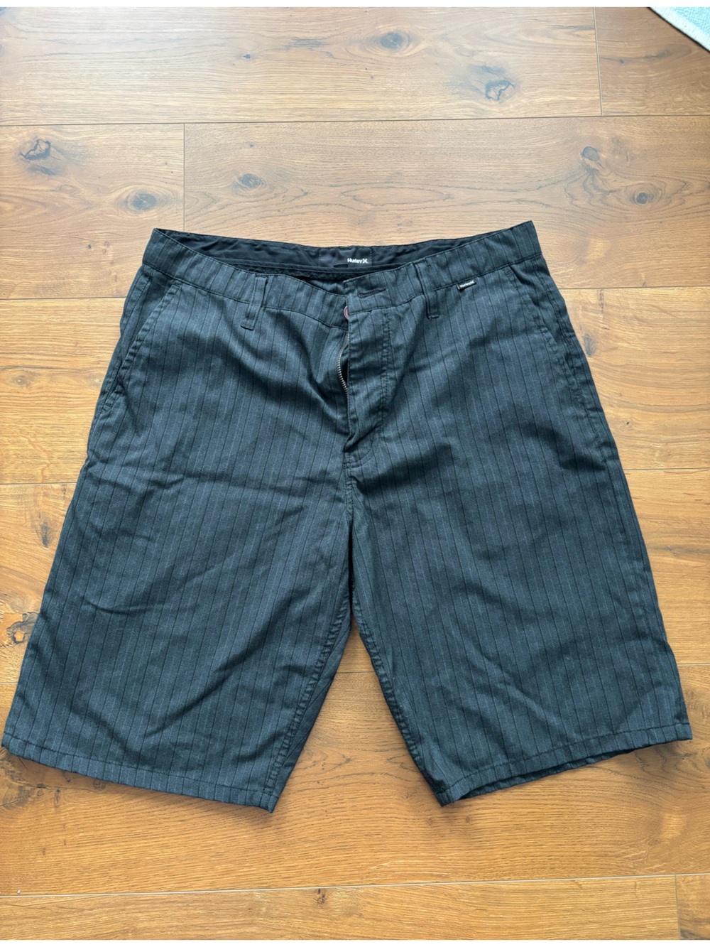 Hurley Black Men's Golf Shorts with Subtle Pinstripe Detail